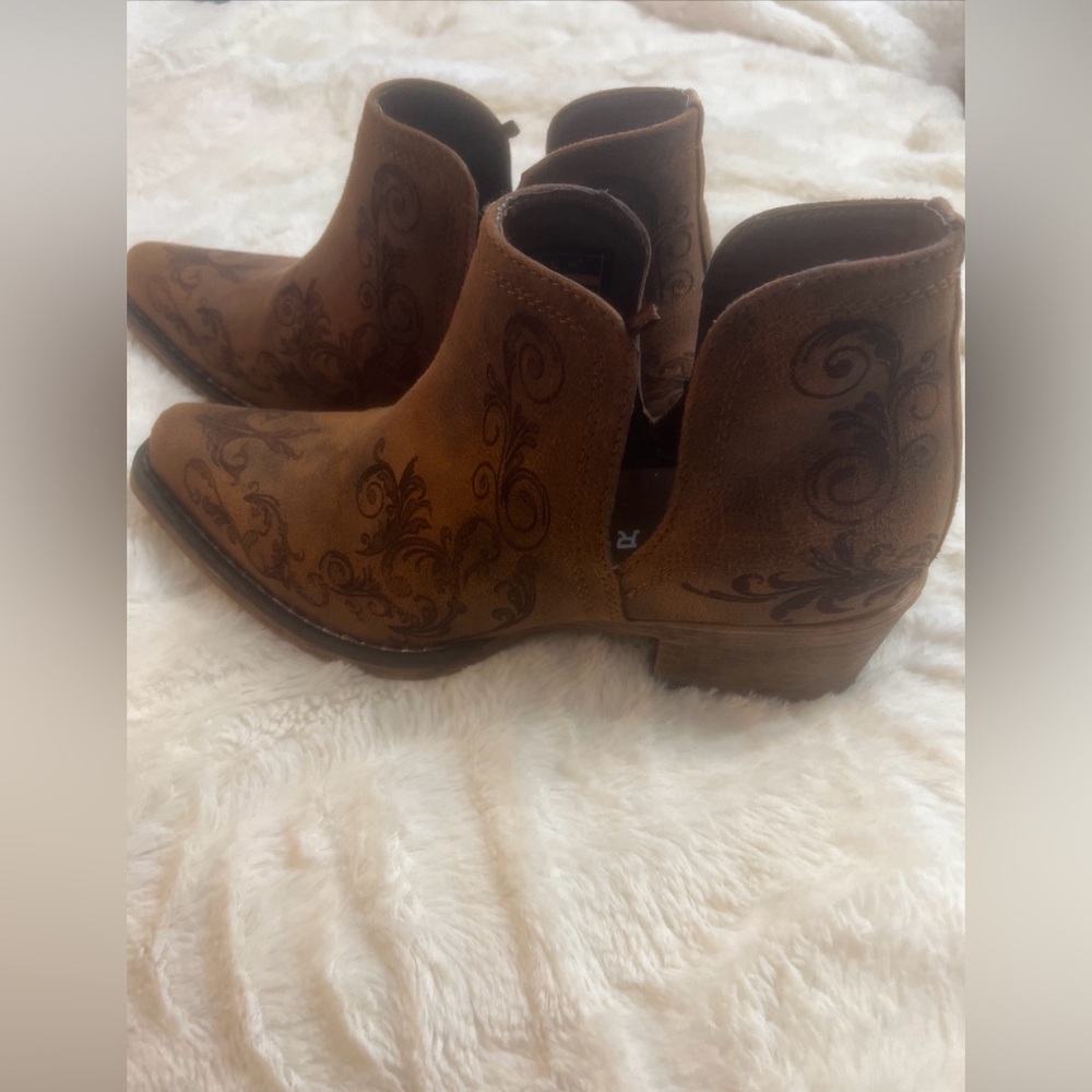 Roper Ava Embroidered Snip Toe Cowboy Boots, Ankle, Low Heel, Women's Sz 6